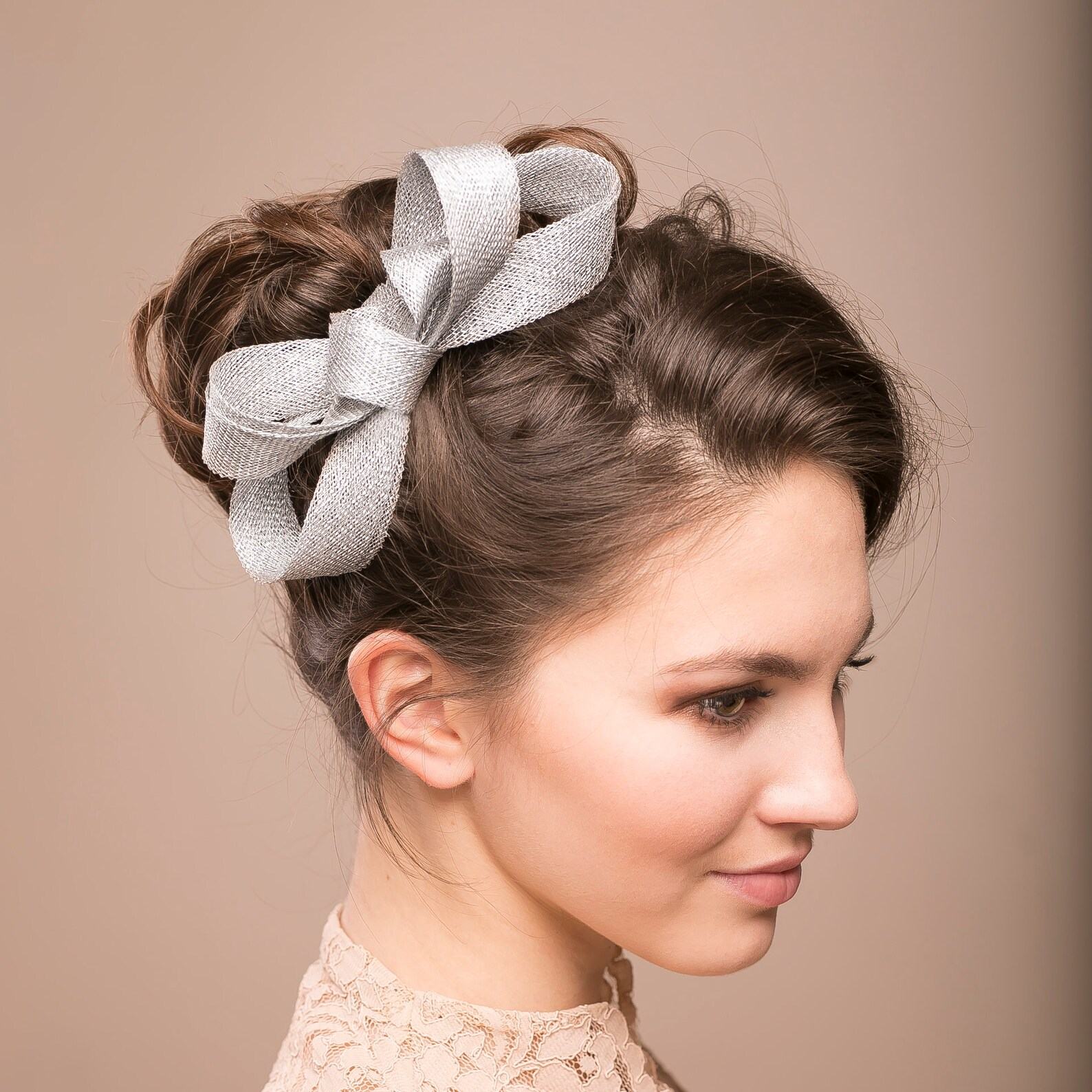 Silver Radiance Minimalist Fascinator for Bridal Elegance