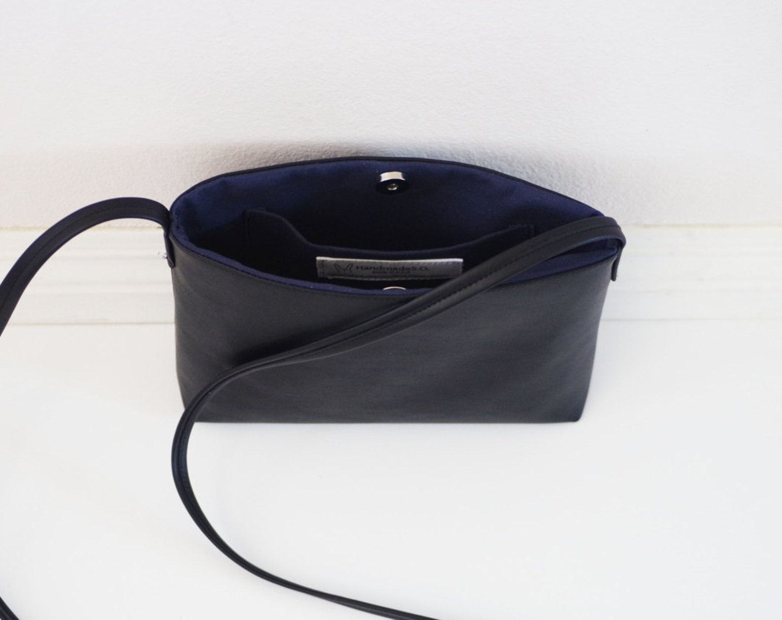 Sleek and Sophisticated The Minimalist Black Leather Crossbody Bag with Magnetic Closure - Image 2