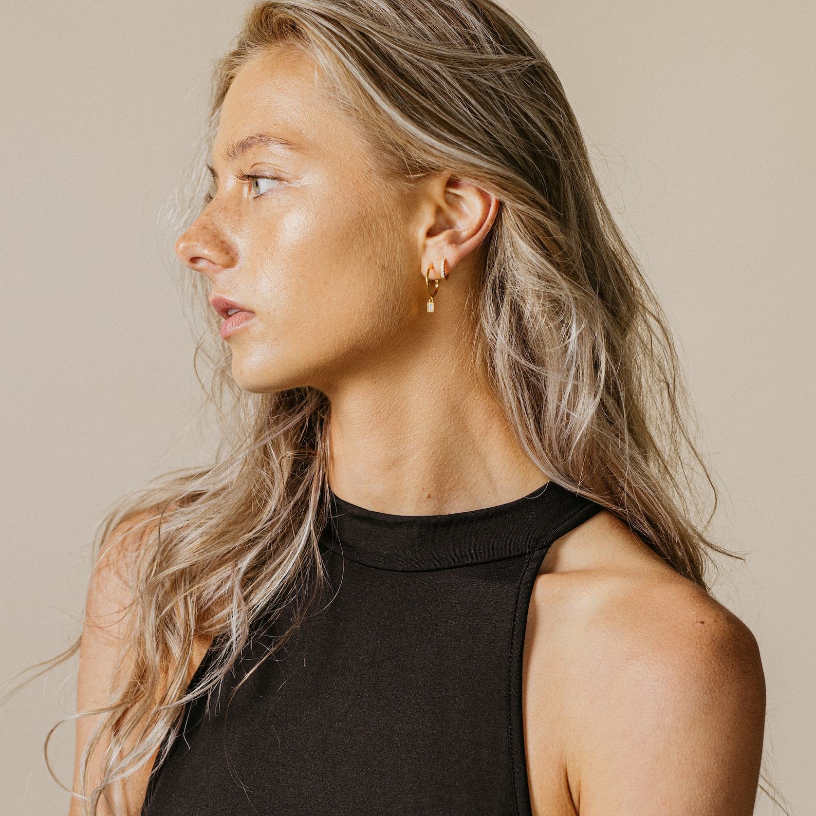 Sparkling Elegance Caitlyn’s Diamond Drop Hoop Earrings for a Timeless Minimalist Look