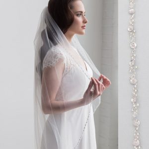 Sparkling Elegance Crystal-Embellished Wedding Veils for a Shimmering Bridal Look