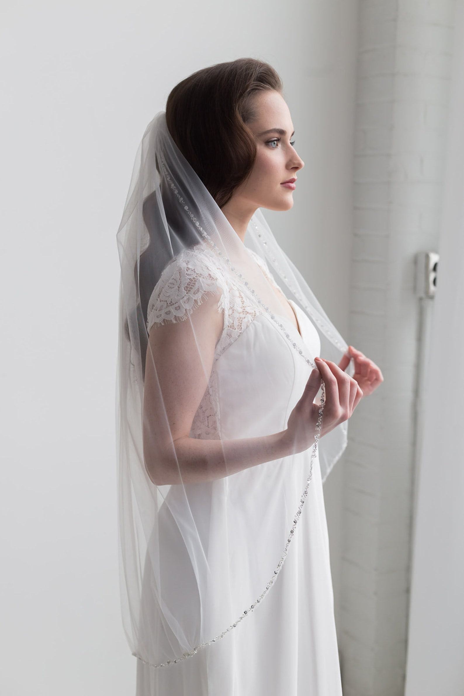 Sparkling Elegance Crystal-Embellished Wedding Veils for a Shimmering Bridal Look - Image 5