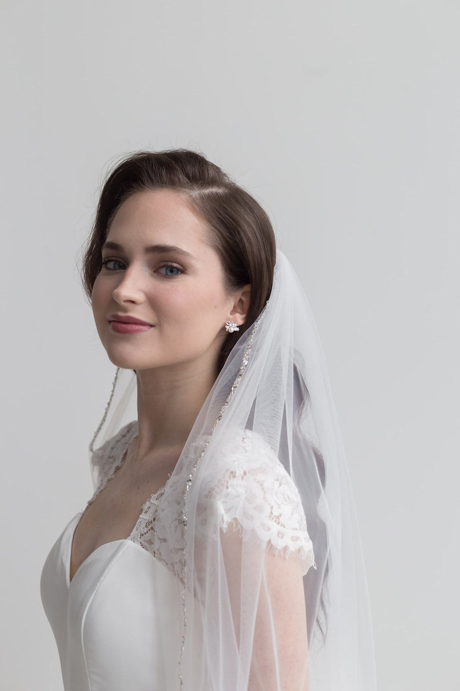 Sparkling Elegance Crystal-Embellished Wedding Veils for a Shimmering Bridal Look - Image 3