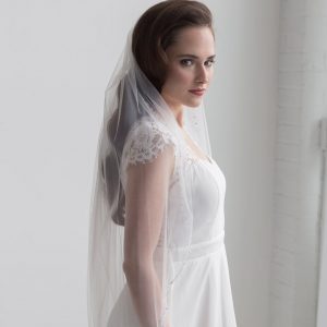 Sparkling Elegance Crystal-Embellished Wedding Veils for a Shimmering Bridal Look