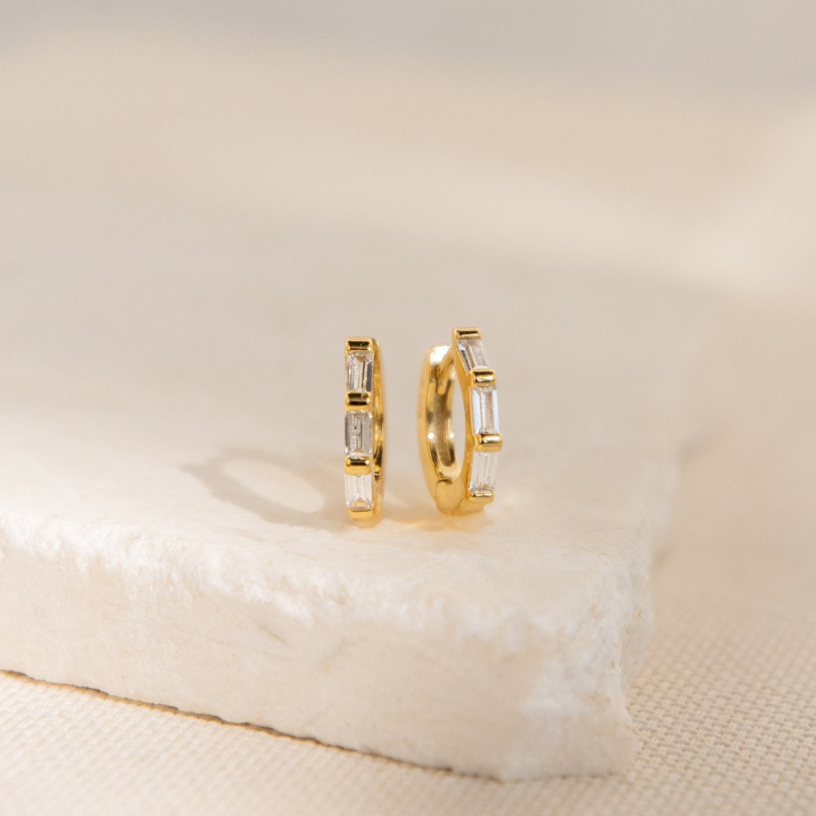 Sparkling Embrace Caitlyn’s Diamond Huggie Earrings – Minimalist Gold Hoops for Timeless Elegance