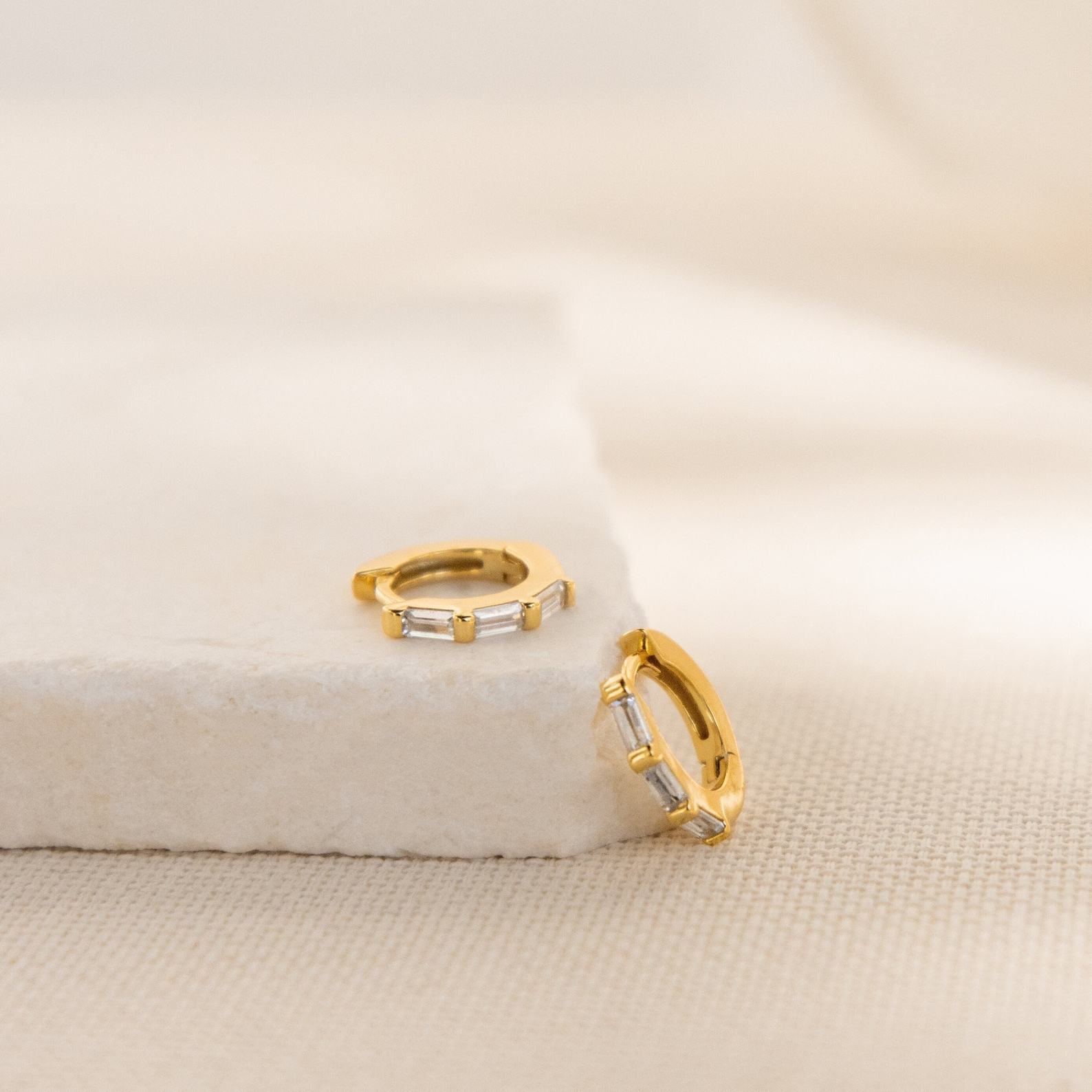 Sparkling Embrace Caitlyn’s Diamond Huggie Earrings – Minimalist Gold Hoops for Timeless Elegance