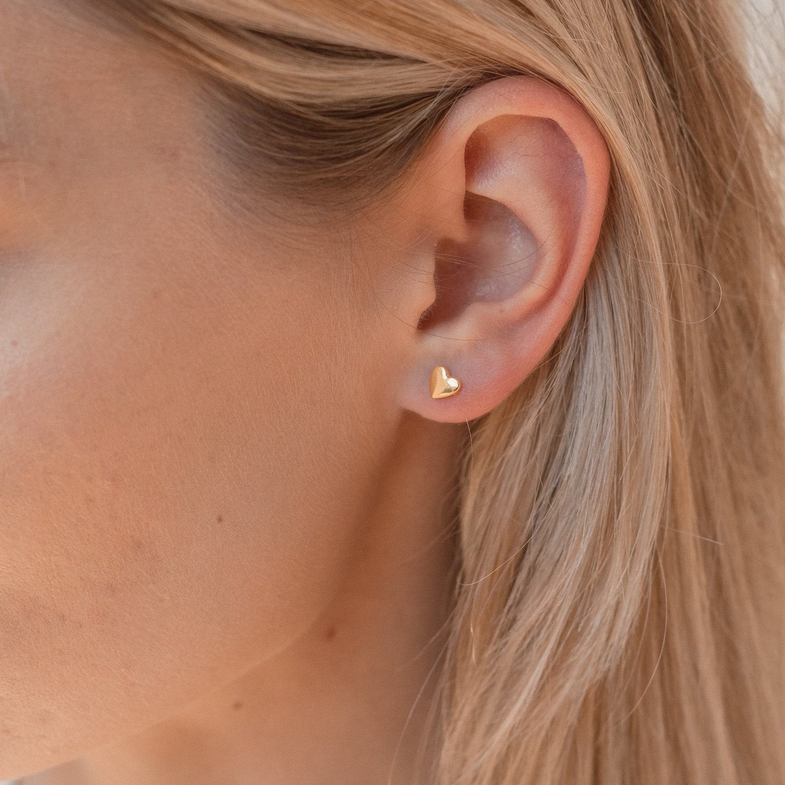 Sparkling Heart Studs Timeless Elegance for Every Occasion