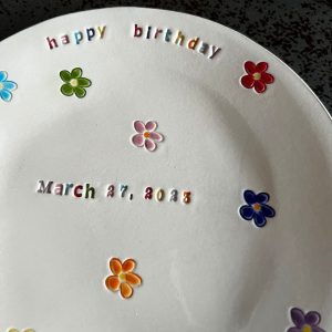 Starry Daisy Plate A Personalized Ceramic Keepsake for Birthdays and Newborns