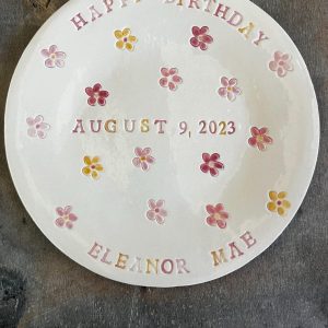 Starry Daisy Plate A Personalized Ceramic Keepsake for Birthdays and Newborns