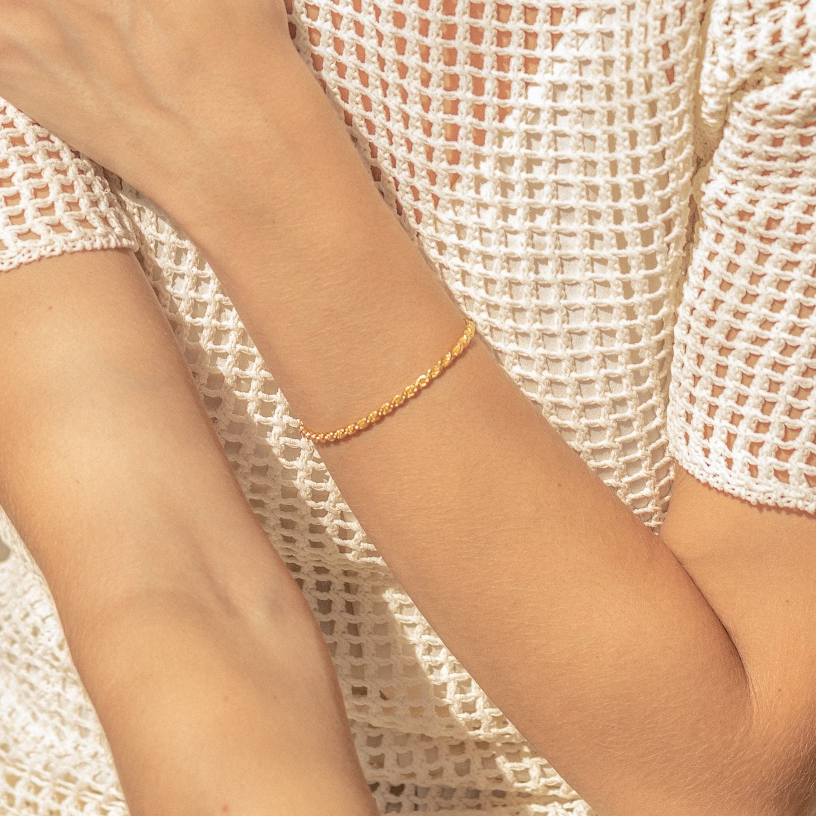 Stunning Rope Chain Bracelet Elevate Your Style with Timeless Elegance