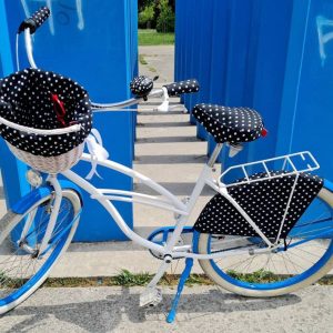 Stylish Wicker Bike Basket with Polka Dot Liner A Charming Ride Accessory