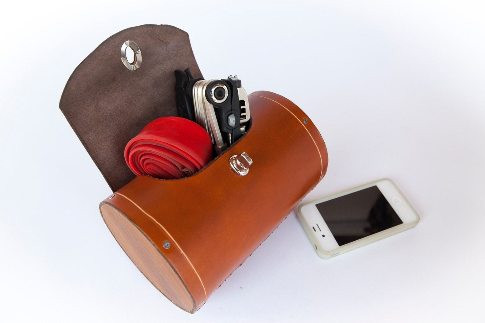 The Barrel Bag Premium Leather Bicycle Handlebar Bag for Adventure and Style - Image 6