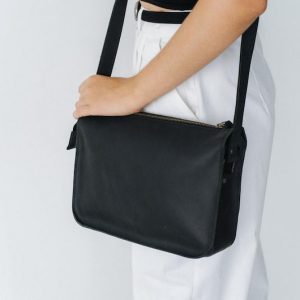 Timeless Black Leather Bag A Sophisticated Companion for Everyday Elegance
