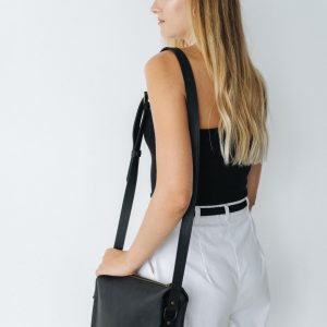 Timeless Black Leather Bag A Sophisticated Companion for Everyday Elegance