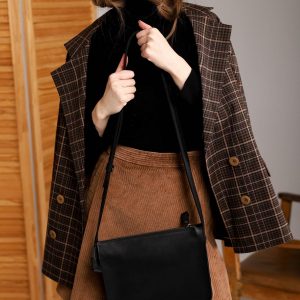 Timeless Black Leather Purse A Sophisticated Companion for Every Occasion