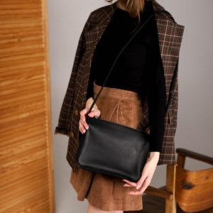 Timeless Black Leather Purse A Sophisticated Companion for Every Occasion