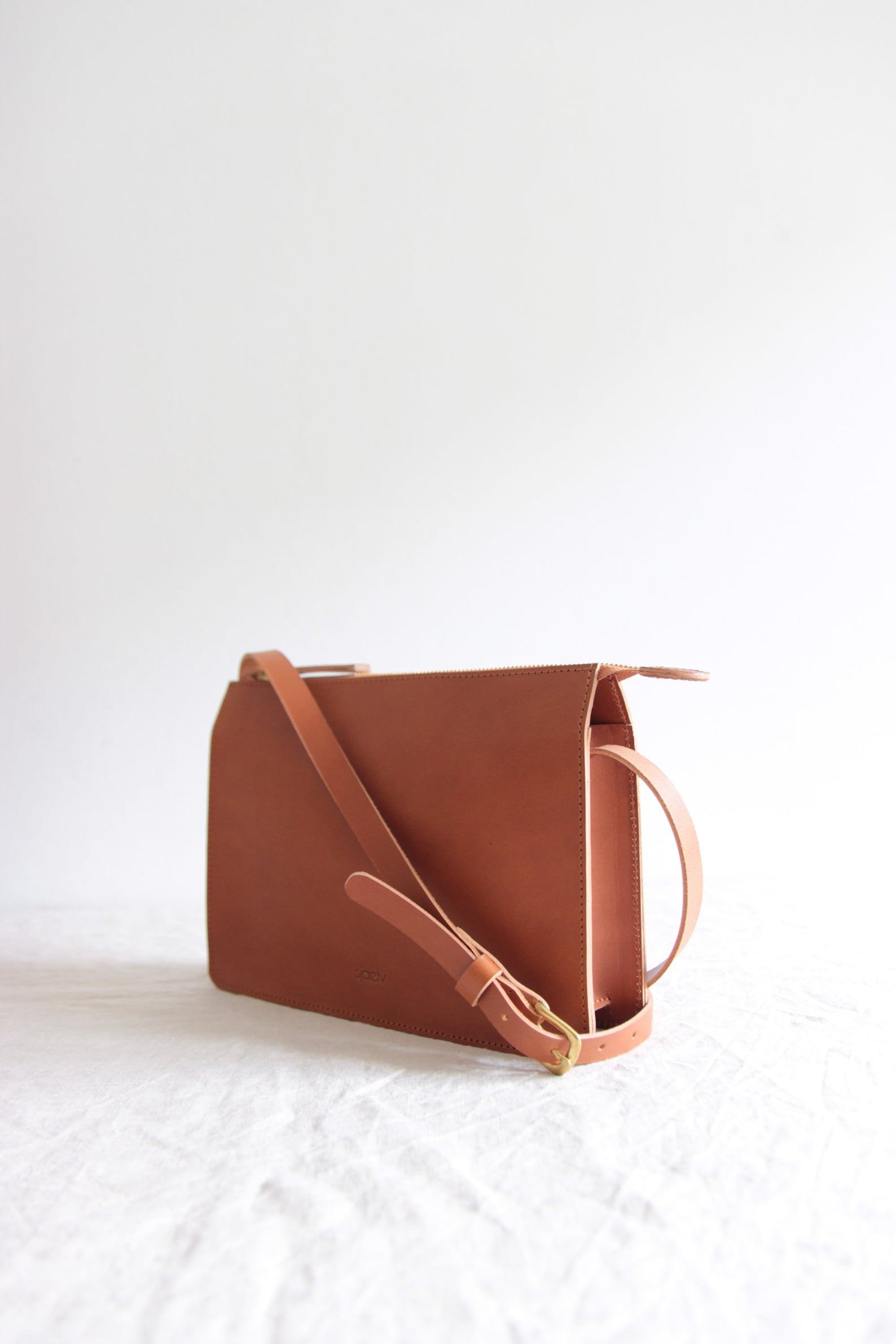 Timeless Brown Leather Crossbody Bag A Minimalist Masterpiece - Image 5