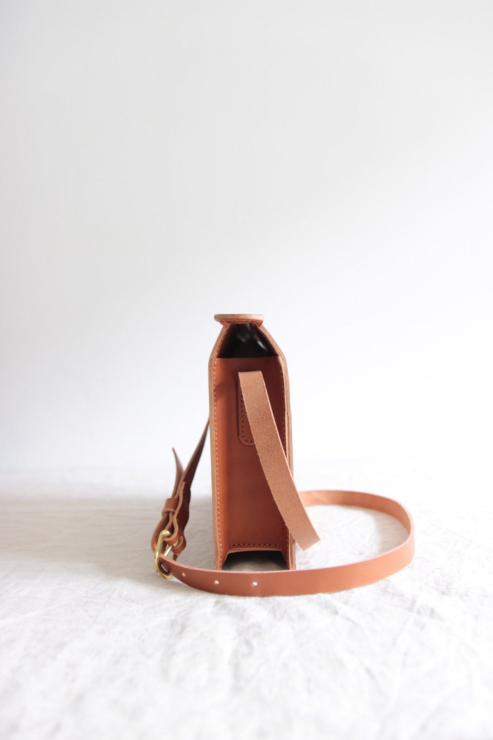 Timeless Brown Leather Crossbody Bag A Minimalist Masterpiece - Image 6