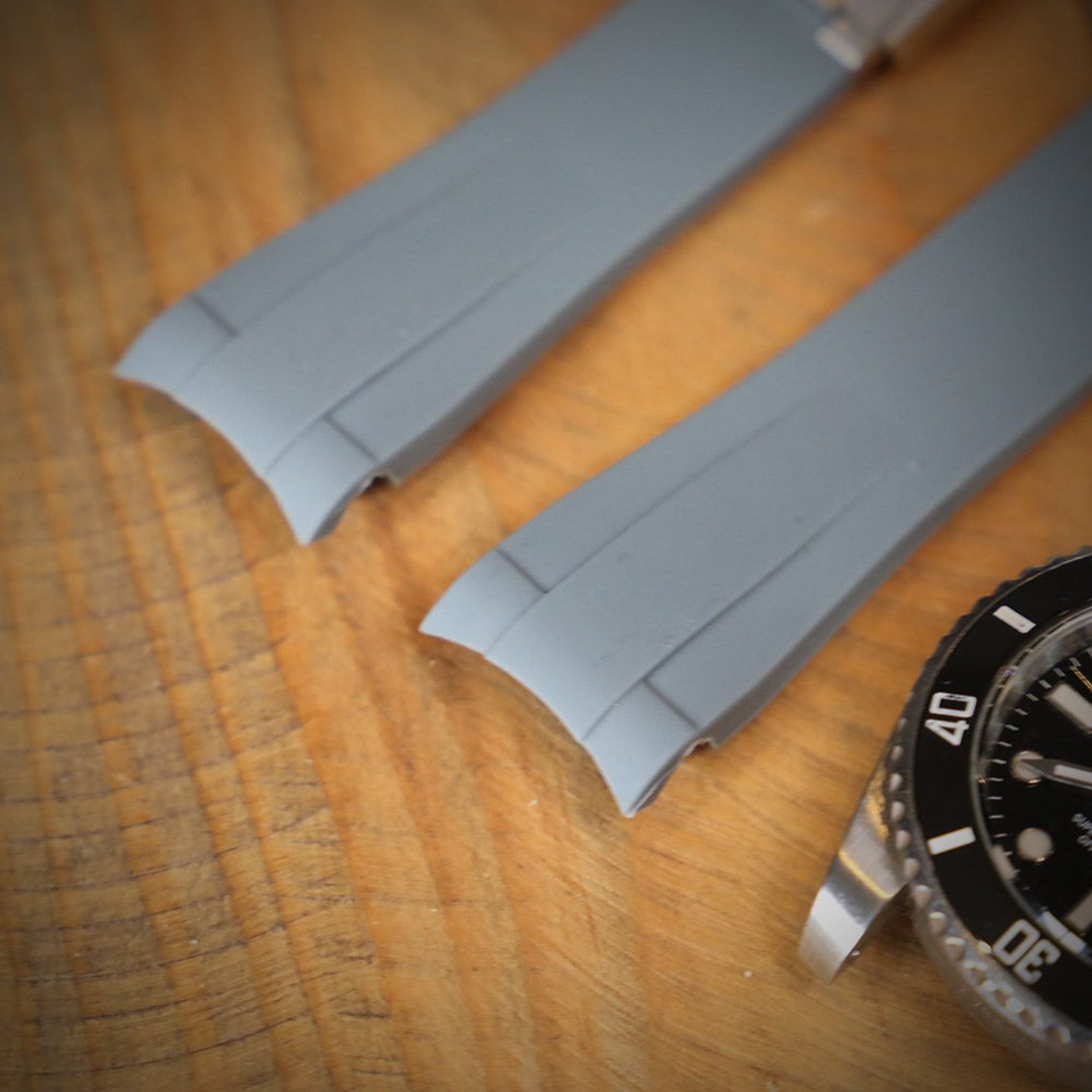 Timeless Elegance Elevate Your Timepiece with Our 20mm Curved-End Rubber Silicone Strap