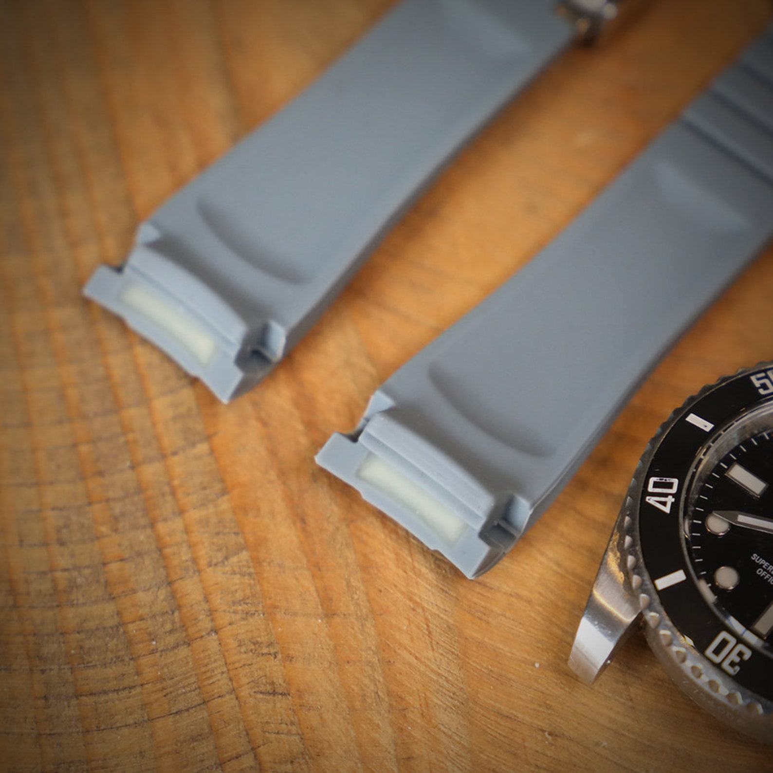 Timeless Elegance Elevate Your Timepiece with Our 20mm Curved-End Rubber Silicone Strap