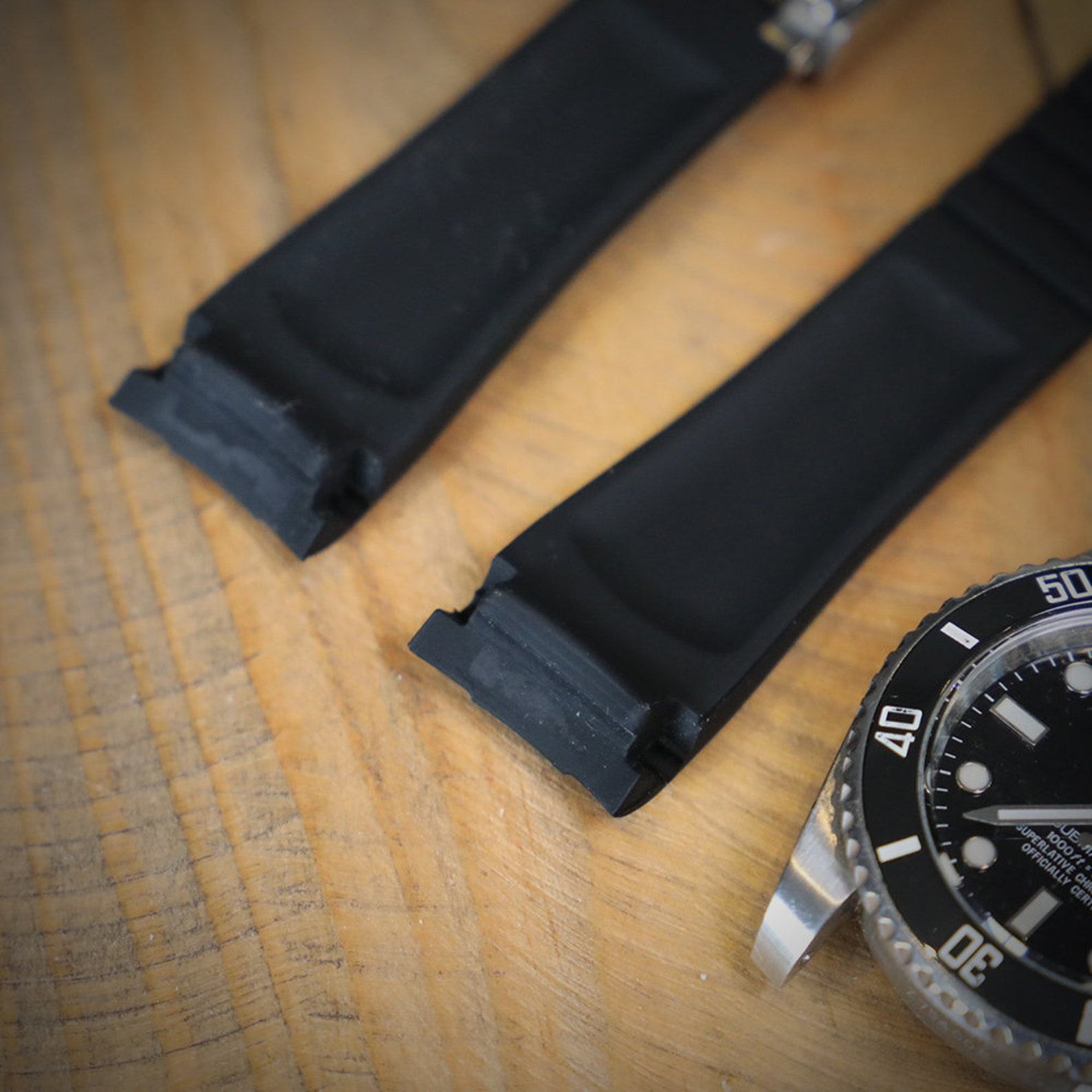 Timeless Elegance Elevate Your Timepiece with Our 20mm Curved-End Rubber Silicone Strap