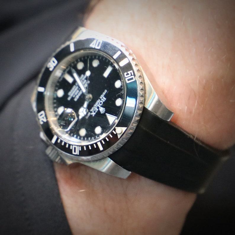 Timeless Elegance Elevate Your Timepiece with Our 20mm Curved-End Rubber Silicone Strap