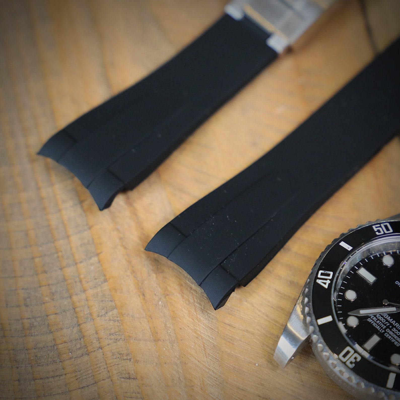 Timeless Elegance Elevate Your Timepiece with Our 20mm Curved-End Rubber Silicone Strap