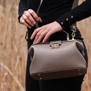Timeless Elegance LEATHER DOCTOR BAG – The Modern Lady’s Essential