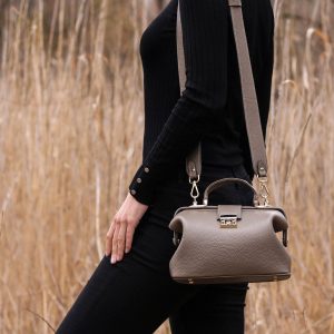 Timeless Elegance LEATHER DOCTOR BAG – The Modern Lady’s Essential