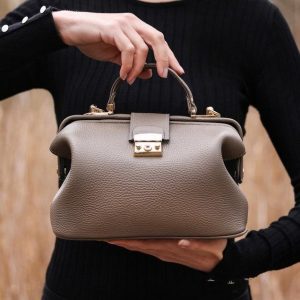Timeless Elegance LEATHER DOCTOR BAG – The Modern Lady’s Essential