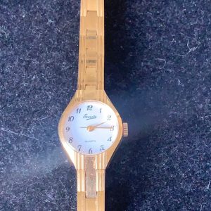 Timeless Elegance Vintage Everite Quartz Watch with Exquisite Bracelet Strap