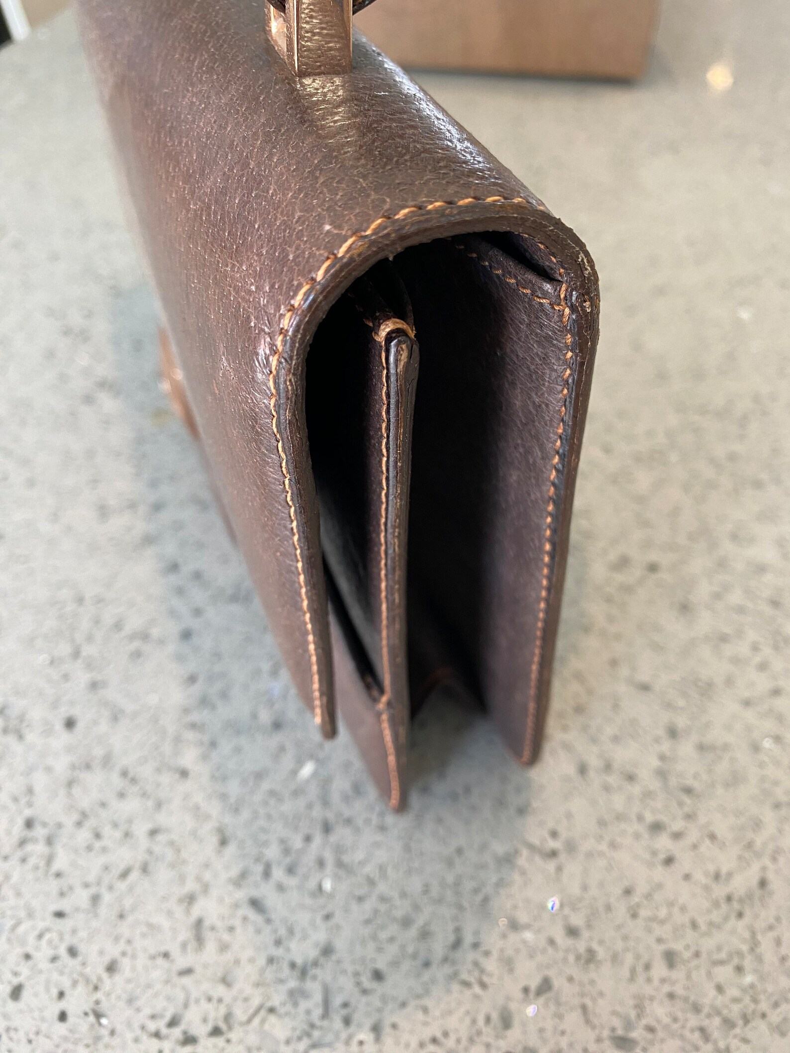 Timeless Elegance Vintage Gucci Leather Briefcase for the Discerning Professional - Image 5