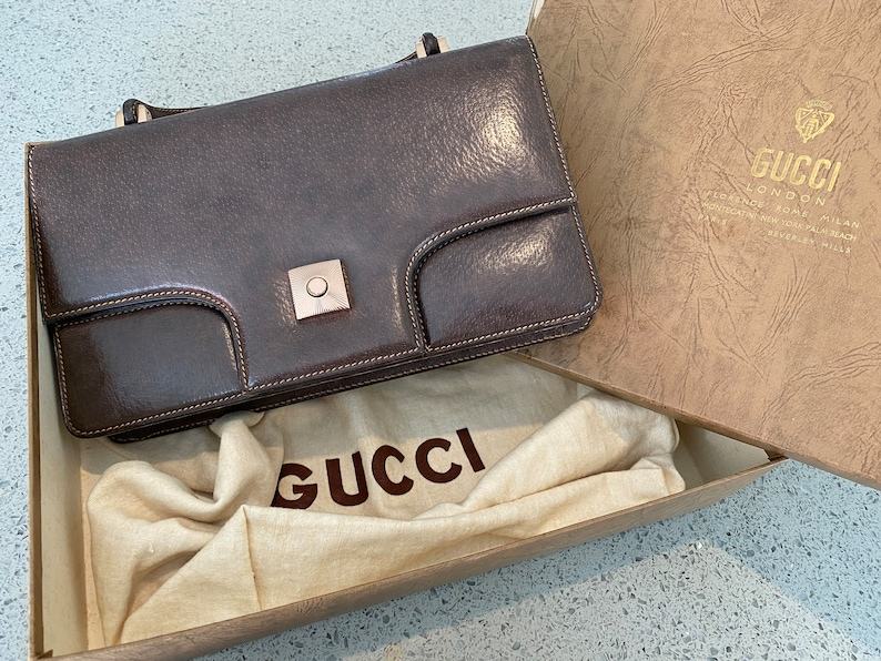 Timeless Elegance Vintage Gucci Leather Briefcase for the Discerning Professional