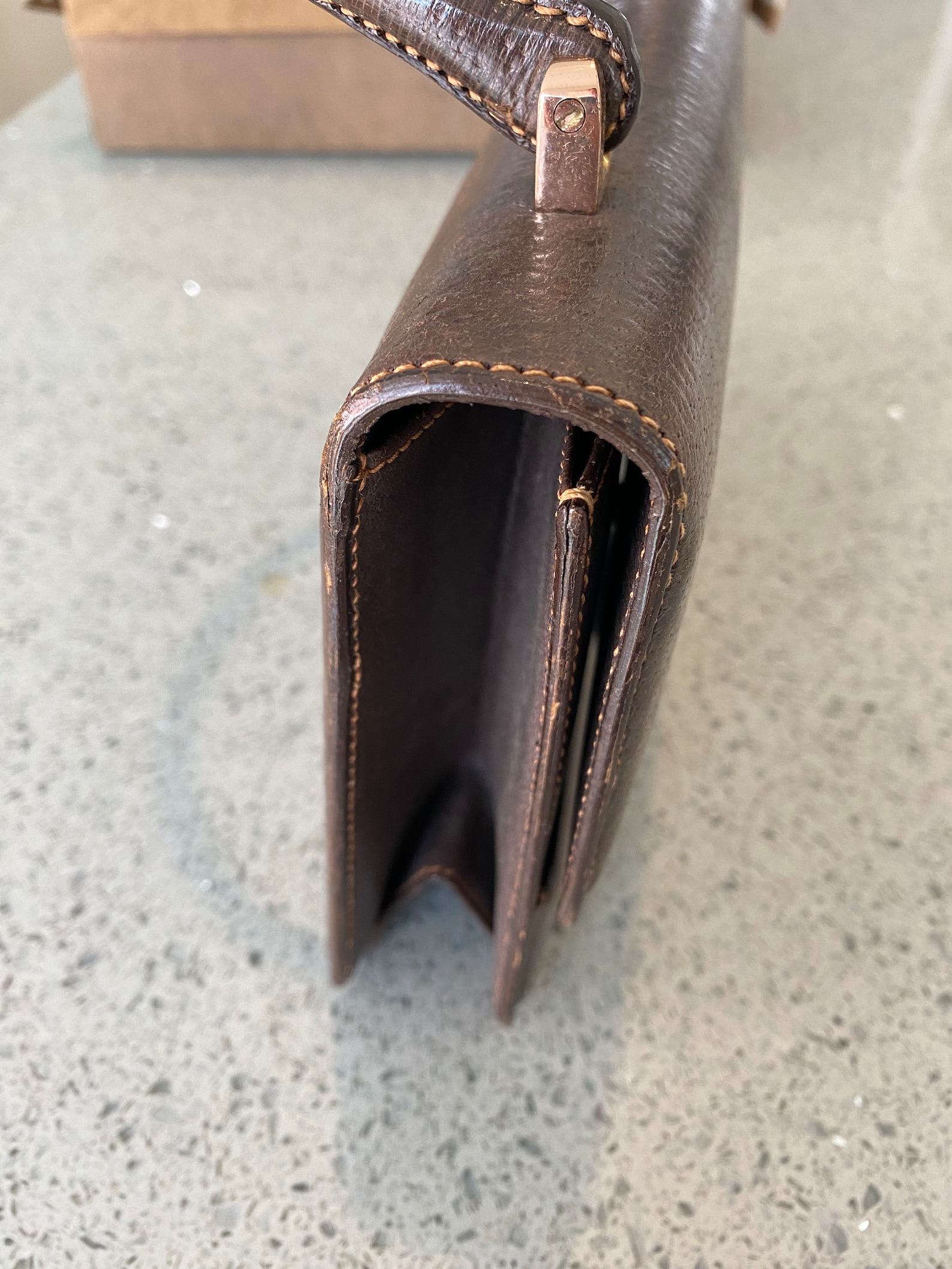 Timeless Elegance Vintage Gucci Leather Briefcase for the Discerning Professional - Image 6