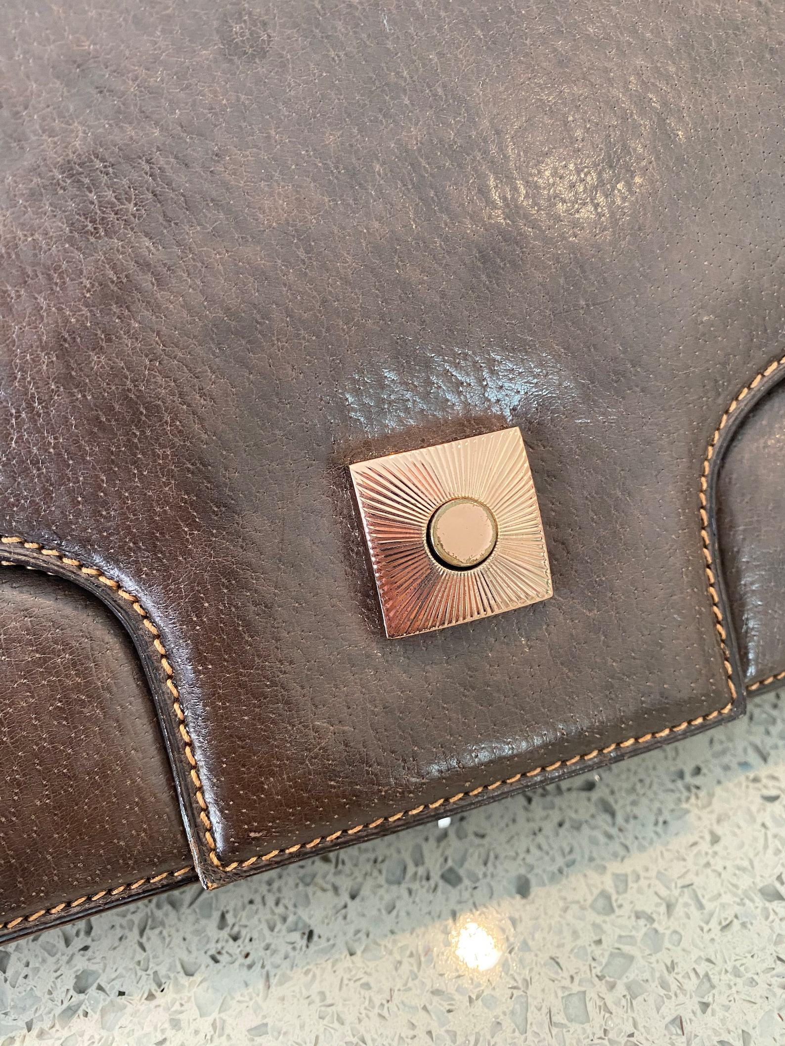 Timeless Elegance Vintage Gucci Leather Briefcase for the Discerning Professional - Image 4