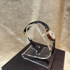 Timeless Elegance Vintage Gucci Watch with Iconic Red/Green Trim