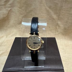 Timeless Elegance Vintage Gucci Watch with Iconic Red/Green Trim