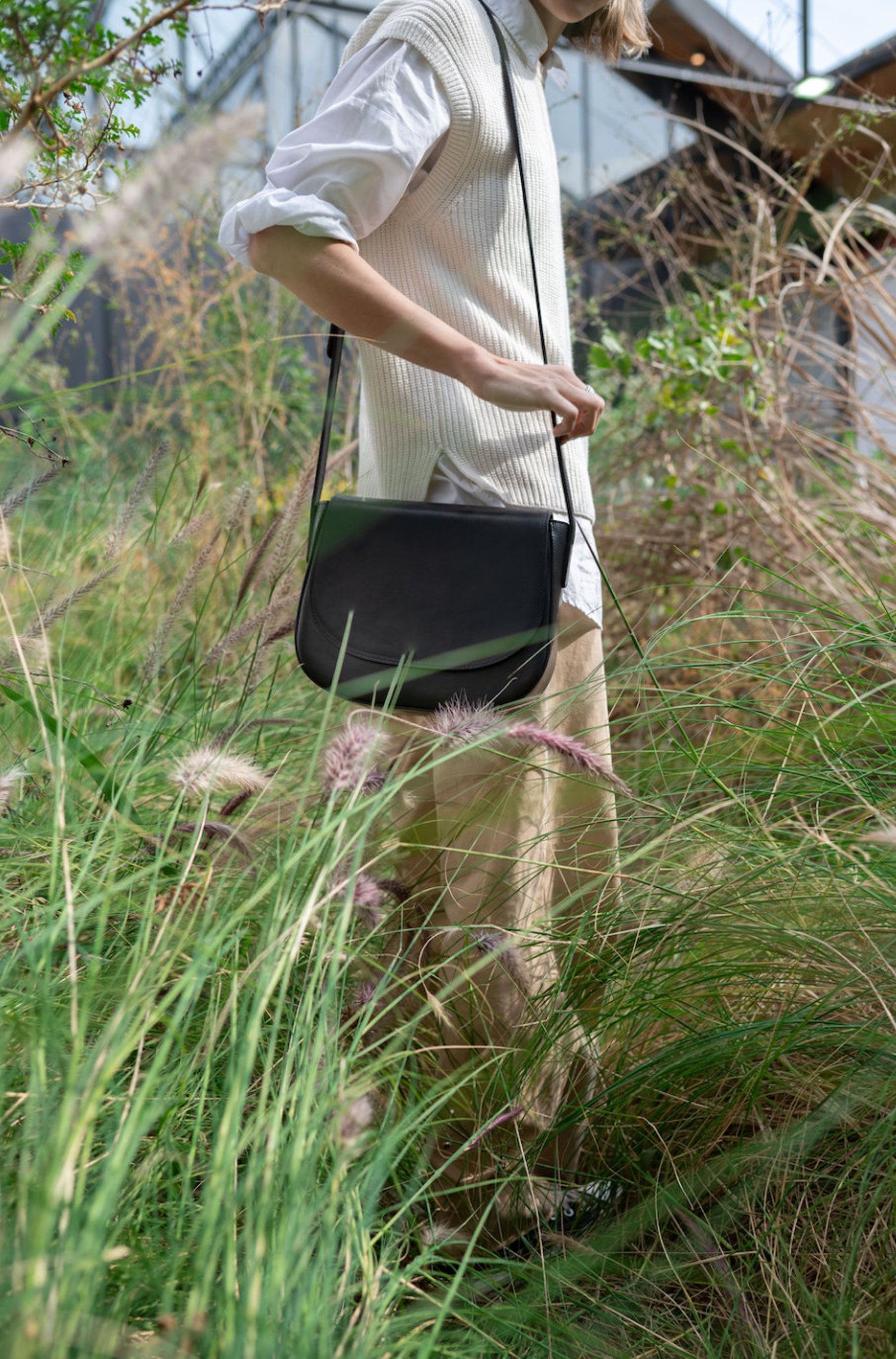Timeless Leather Handbag Charms Elevate Your Style with Sustainable Spring Crossbody - Image 6