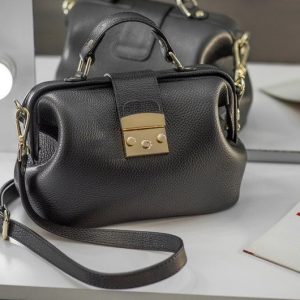 Timeless Leather Satchel The Epitome of Style and Functionality for Women
