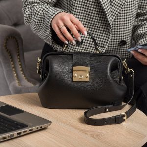 Timeless Leather Satchel The Epitome of Style and Functionality for Women