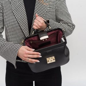 Timeless Leather Satchel The Epitome of Style and Functionality for Women