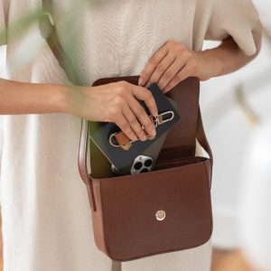 Timeless Leather Shoulder Bag Elevate Your Style with Classic Elegance