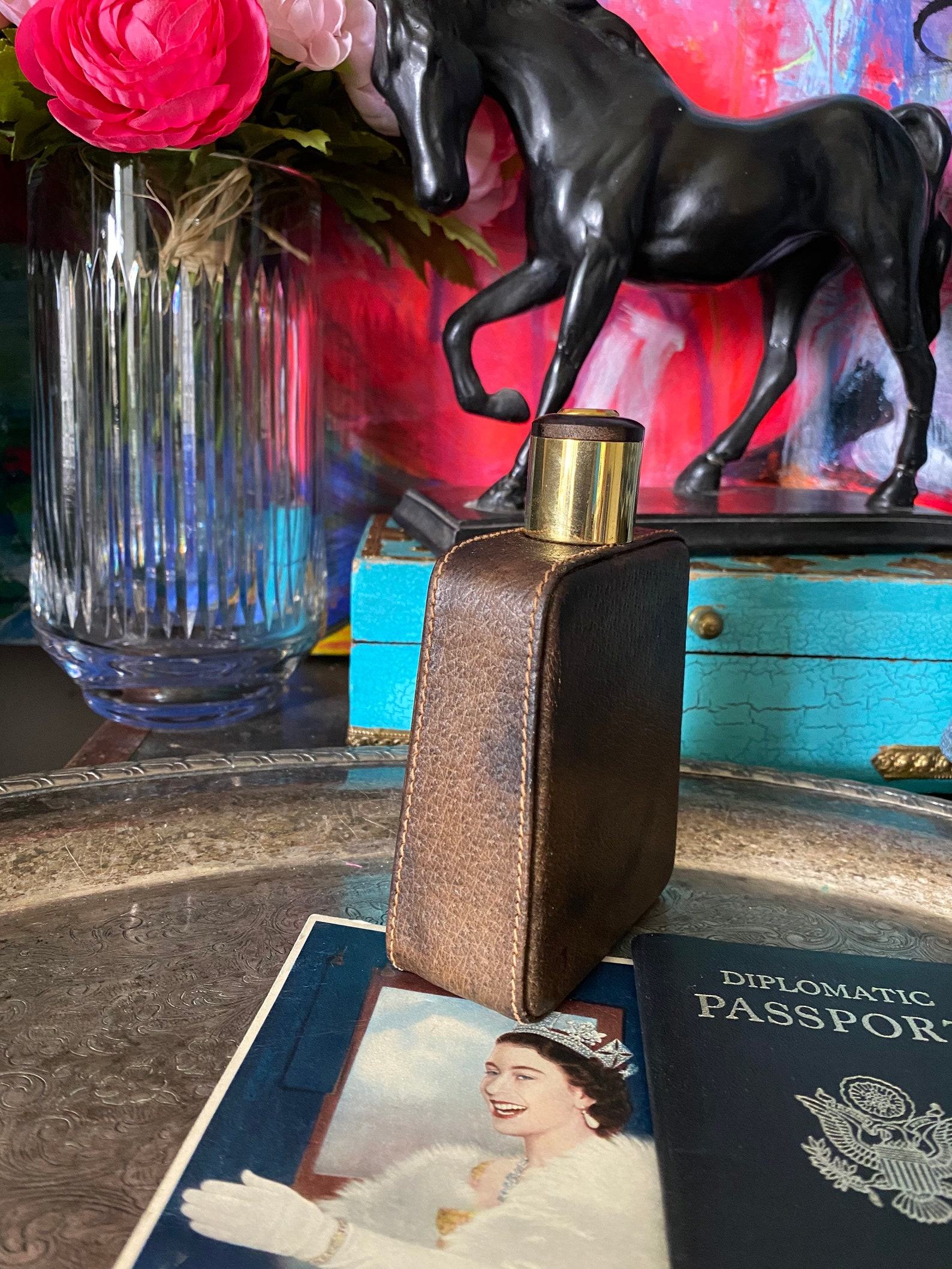 Ultra Rare Vintage GUCCI Leather Flask A Timeless Collectible for the Discerning Connoisseur - Image 5