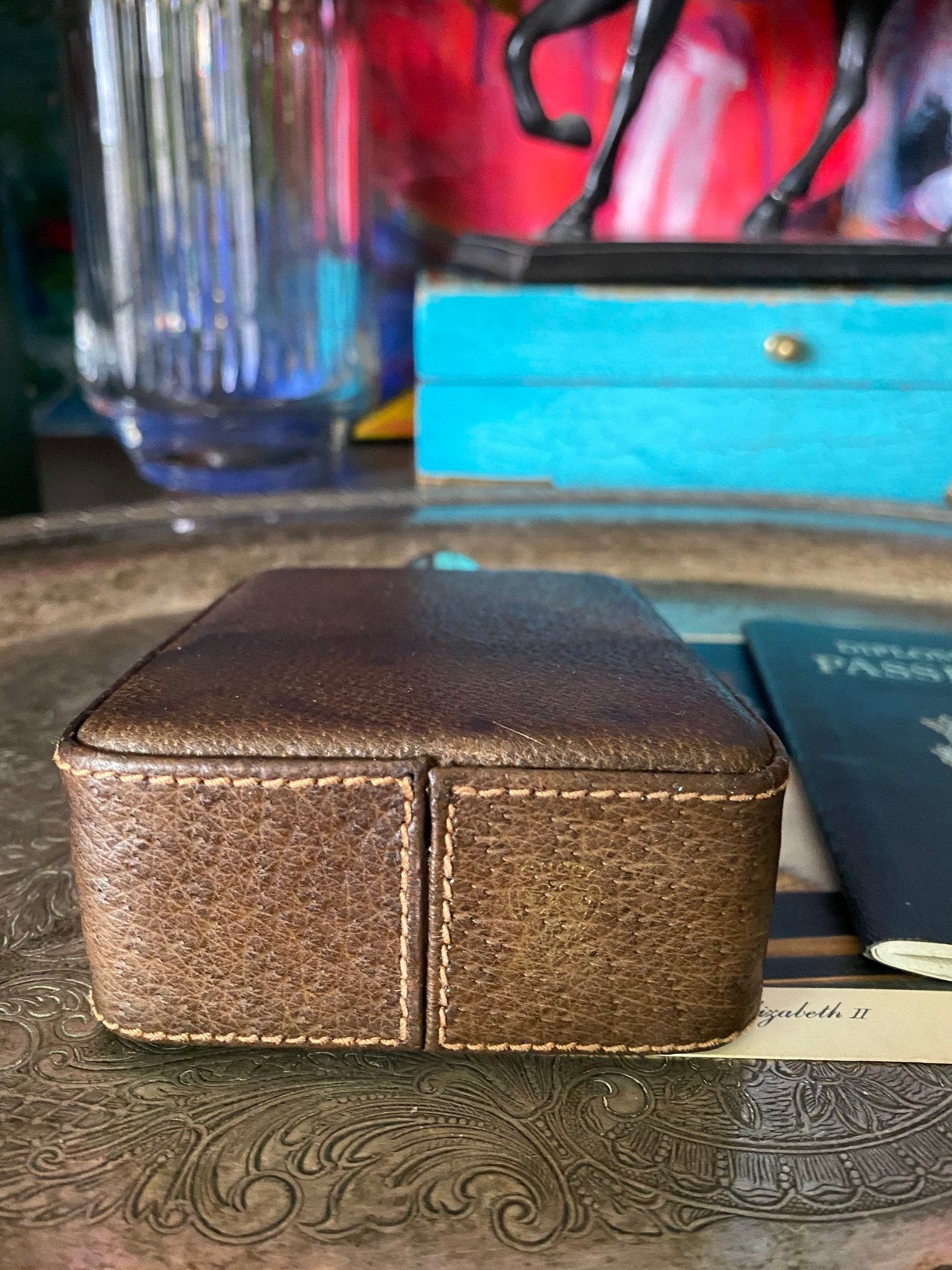 Ultra Rare Vintage GUCCI Leather Flask A Timeless Collectible for the Discerning Connoisseur - Image 4