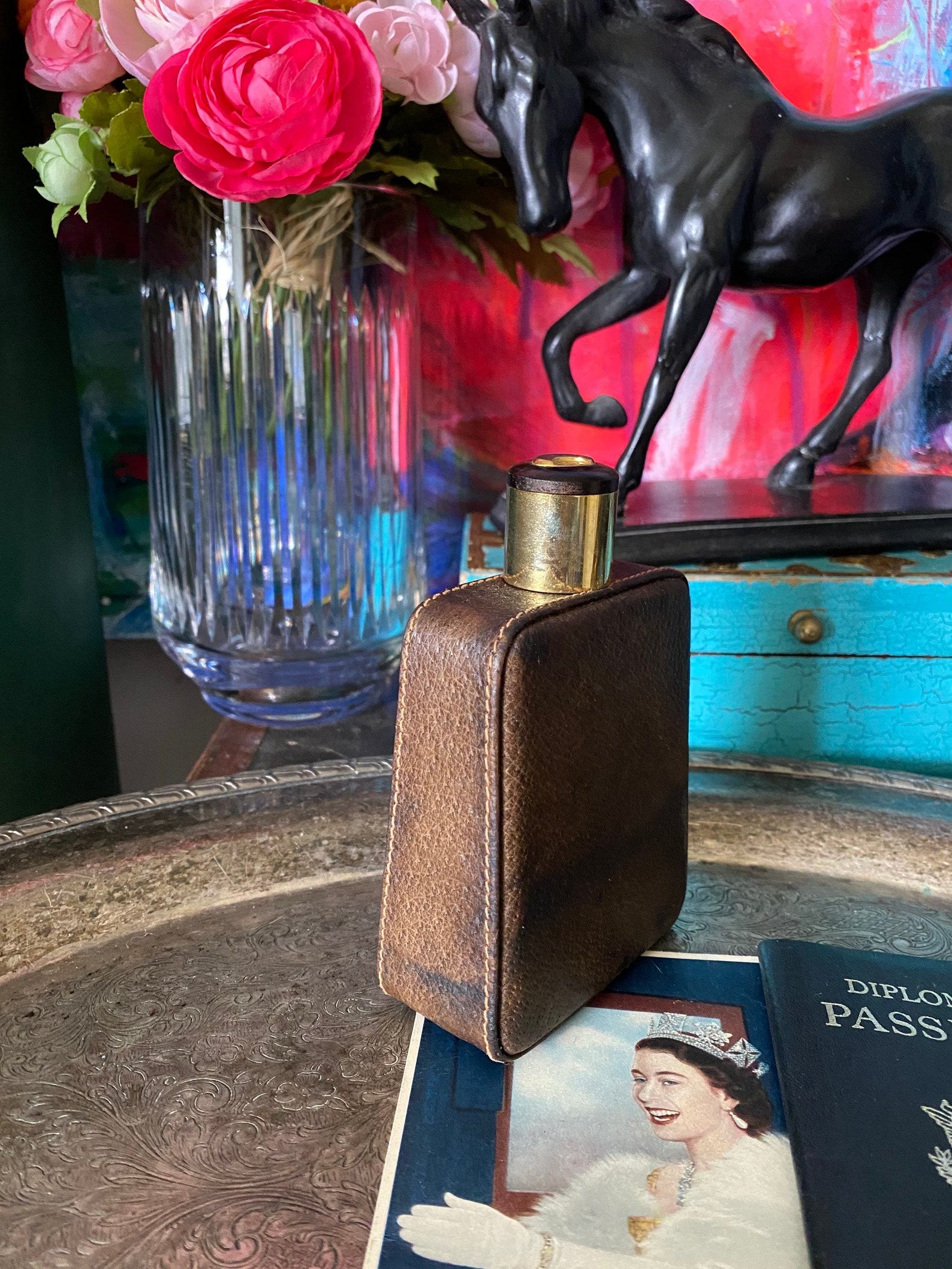 Ultra Rare Vintage GUCCI Leather Flask A Timeless Collectible for the Discerning Connoisseur - Image 6