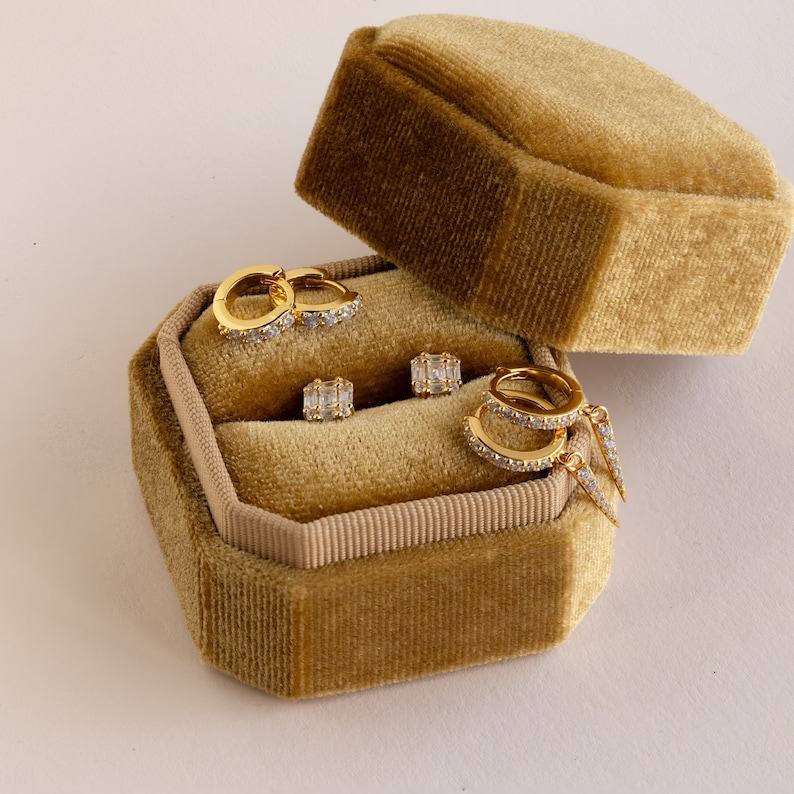 Unveil the Mystery Caitlyn Minimalist’s Surprise Earrings Box with Velvet Case (Value $90)