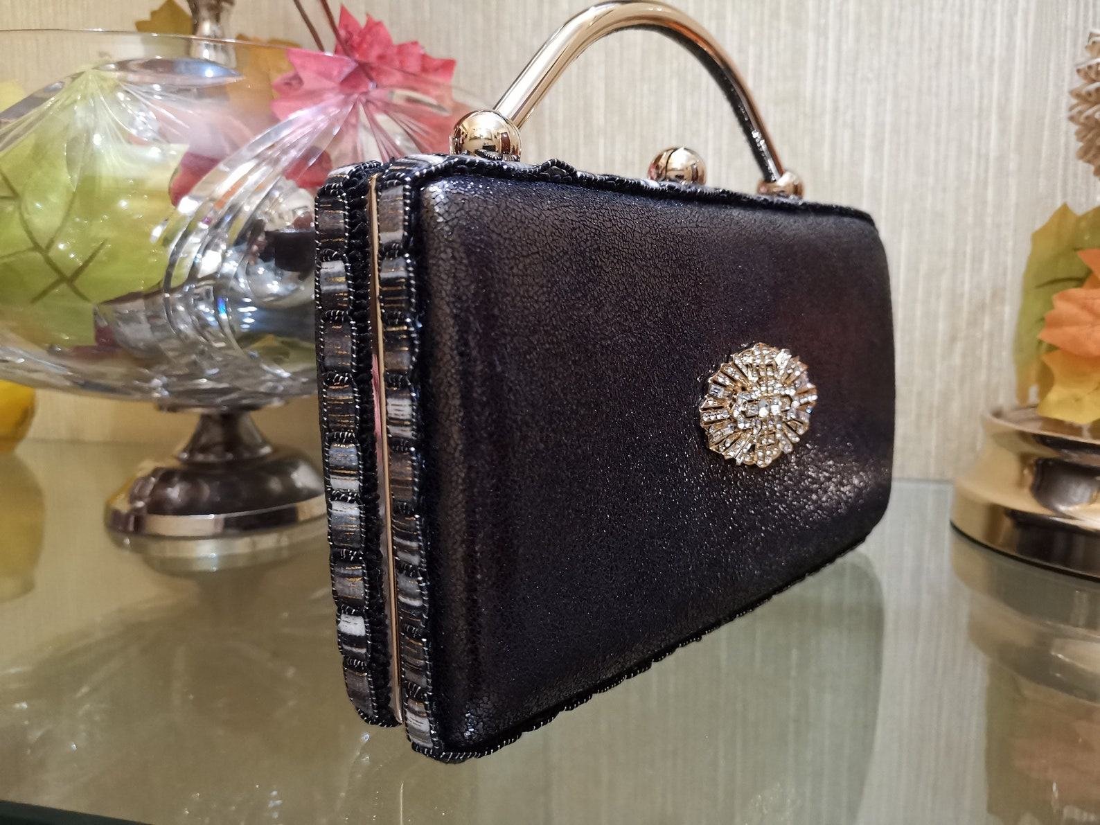 V The Ultimate Smartwatch for Health, Fitness, and Style - Image 2