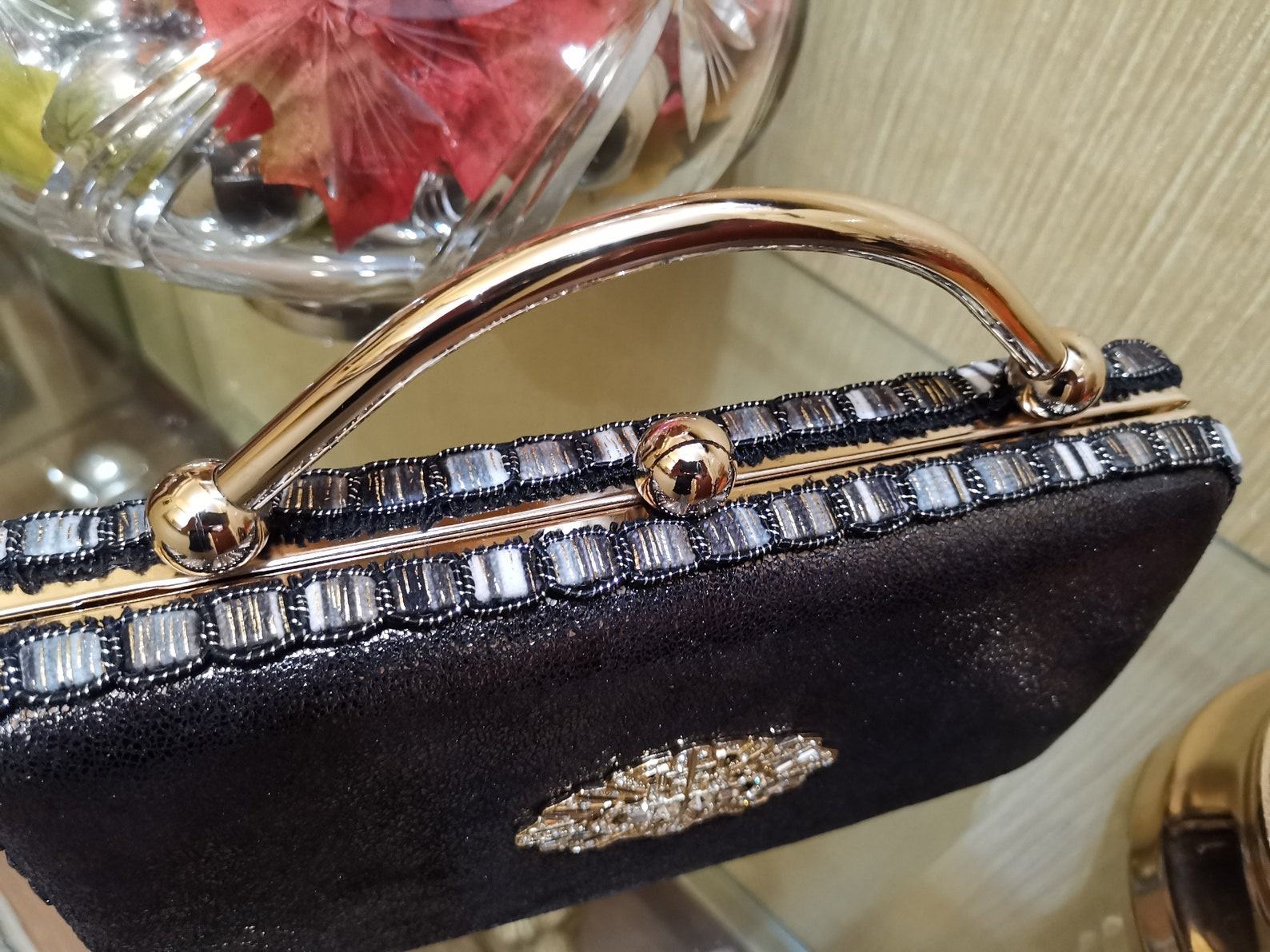 V The Ultimate Smartwatch for Health, Fitness, and Style - Image 4