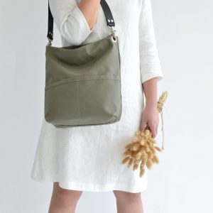 Versatile Canvas Tote Bag A Stylish and Practical Companion for Women