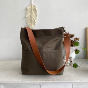 Versatile Canvas Tote Bag A Stylish and Practical Companion for Women