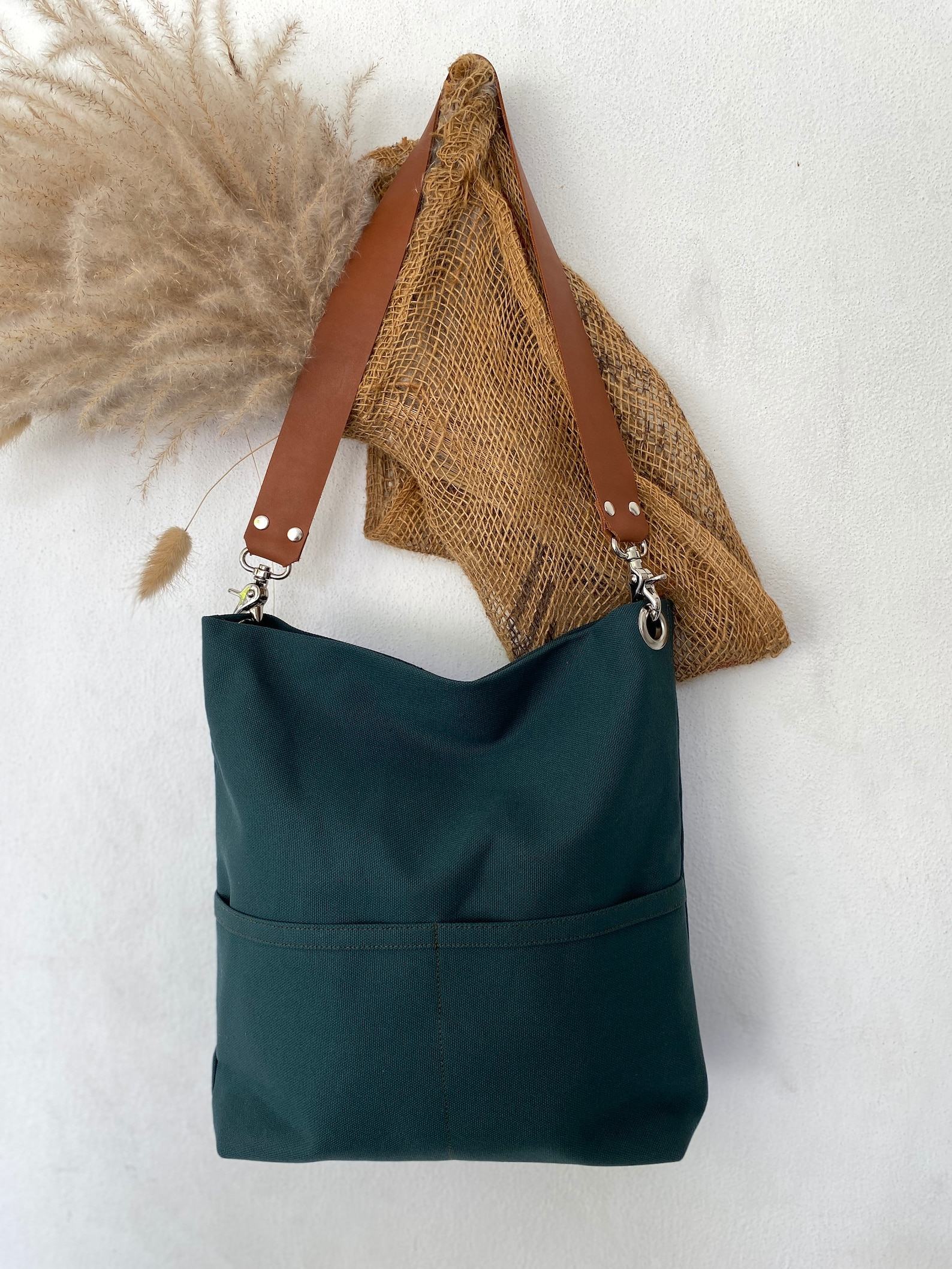Versatile Canvas Tote Your Everyday Companion with Style and Functionality - Image 4